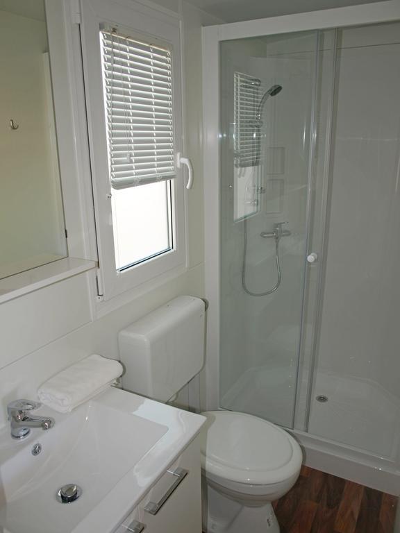 Camping Adria Mobile Home Park Умаг Номер фото