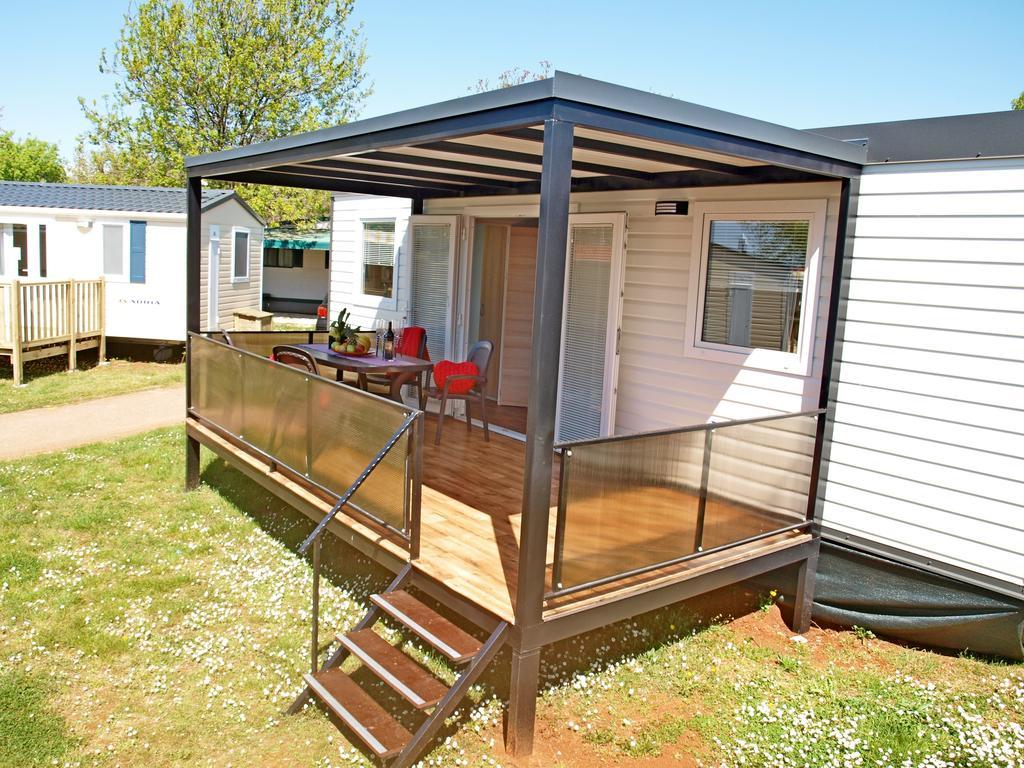 Camping Adria Mobile Home Park Умаг Номер фото