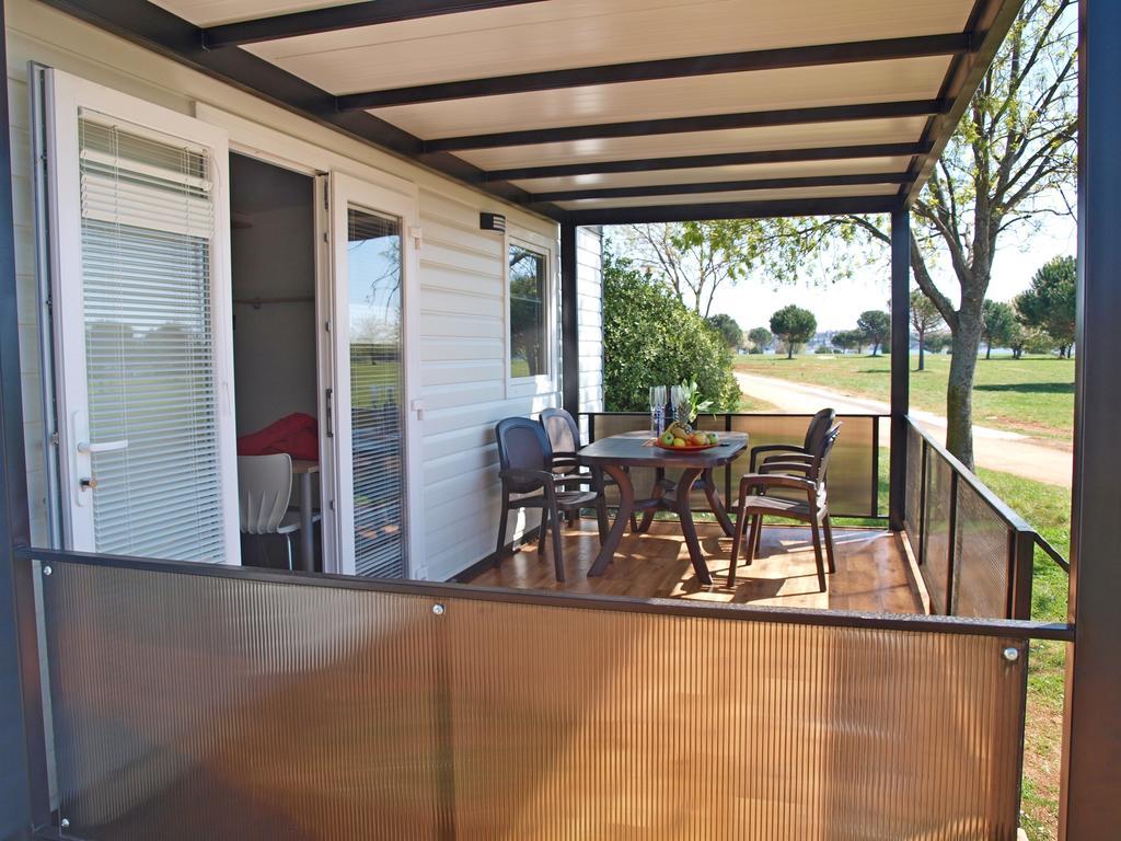 Camping Adria Mobile Home Park Умаг Номер фото
