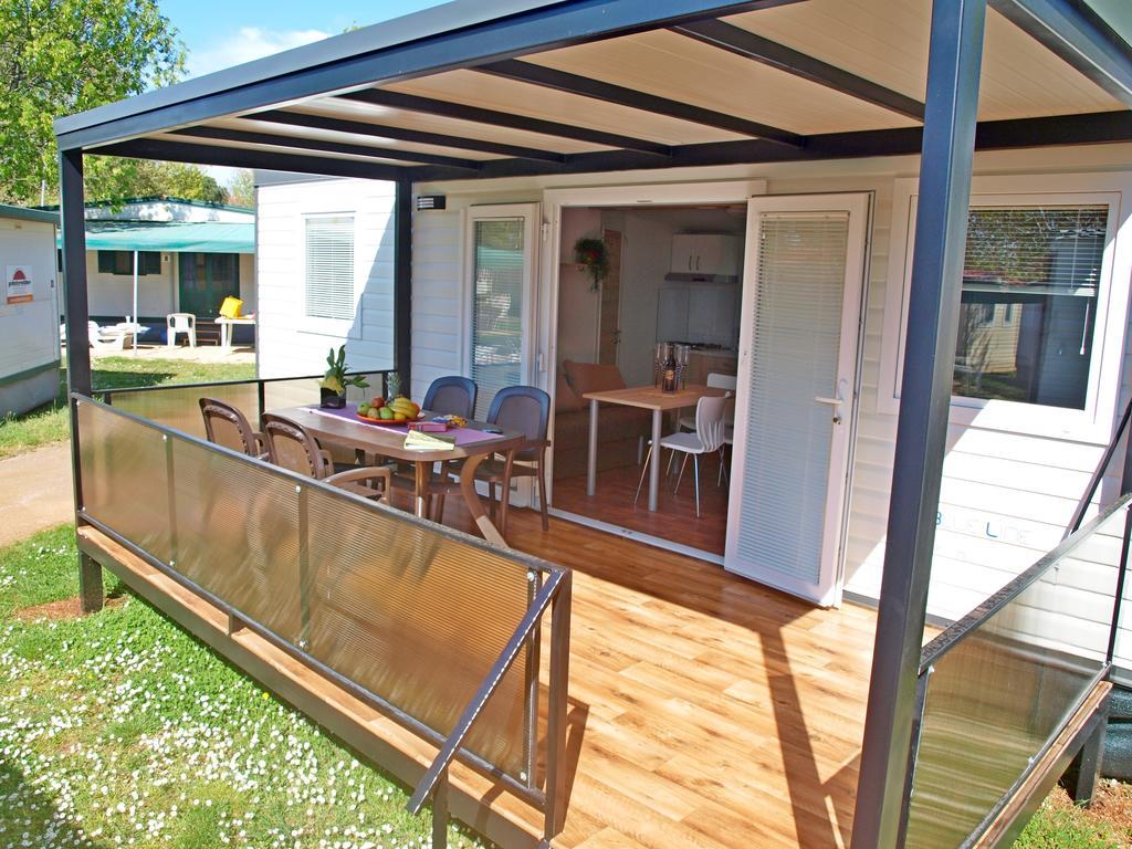 Camping Adria Mobile Home Park Умаг Номер фото