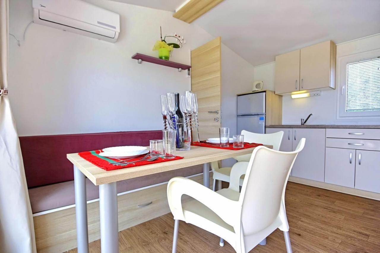 Camping Adria Mobile Home Park Умаг Экстерьер фото