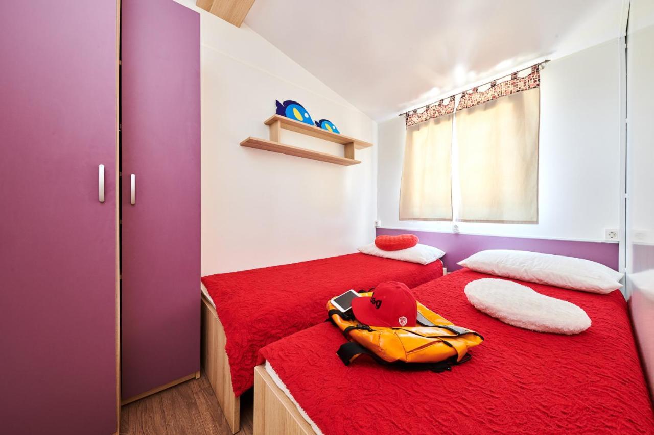 Camping Adria Mobile Home Park Умаг Экстерьер фото