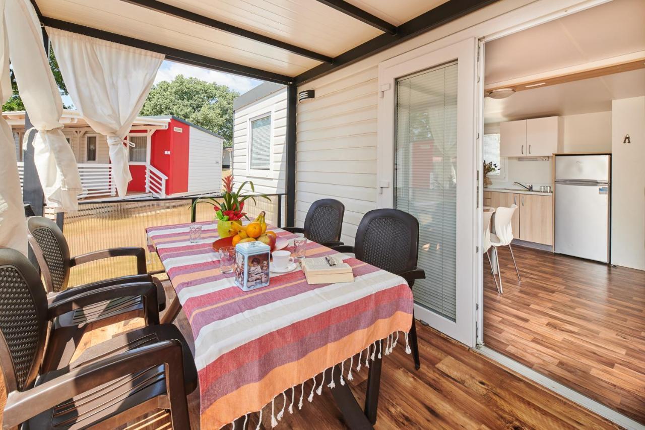 Camping Adria Mobile Home Park Умаг Экстерьер фото