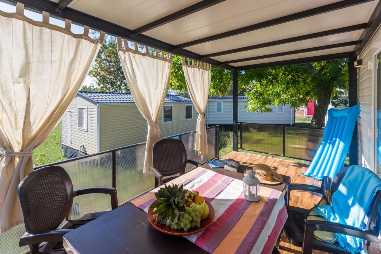Camping Adria Mobile Home Park Умаг Экстерьер фото